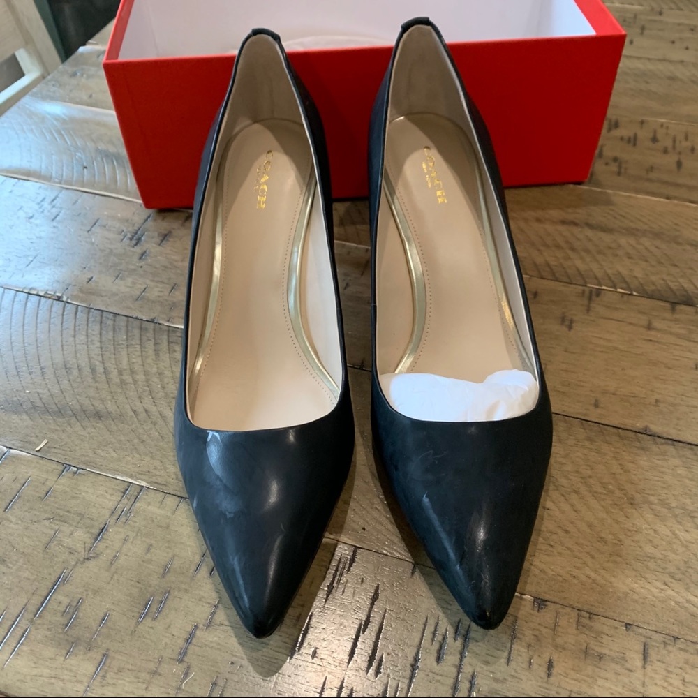 Coach Pumps/Heels